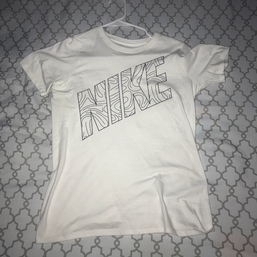 White nike T-shirt